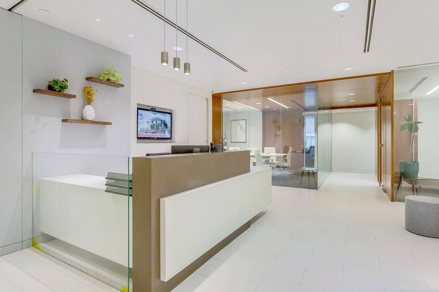 1140 Avenue of Americas front desk