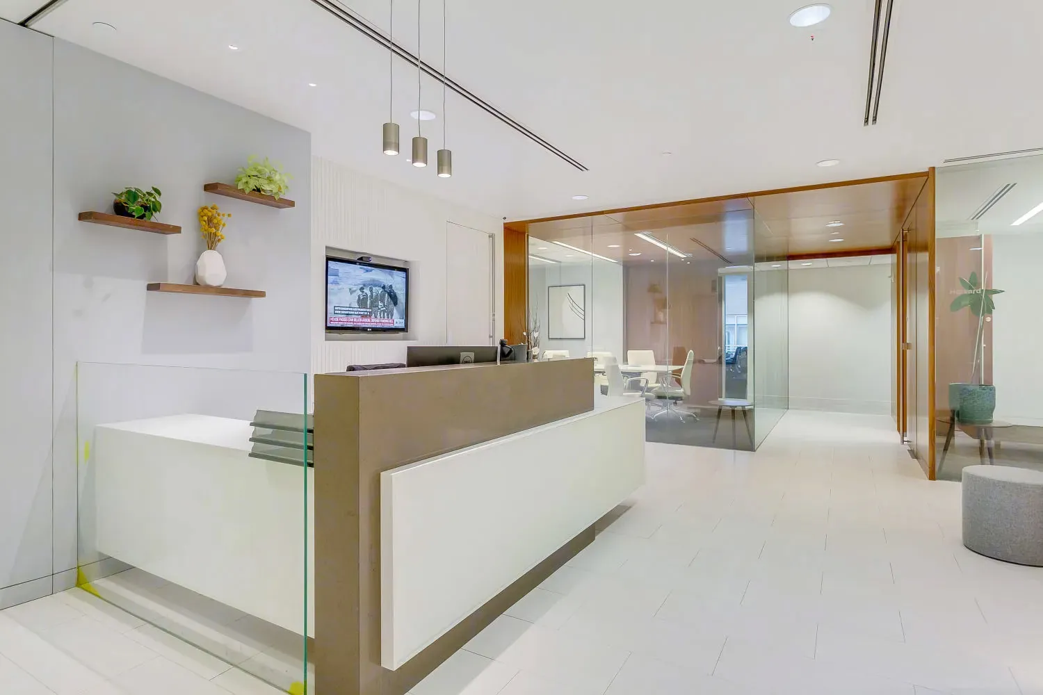 1140 Avenue of Americas front desk